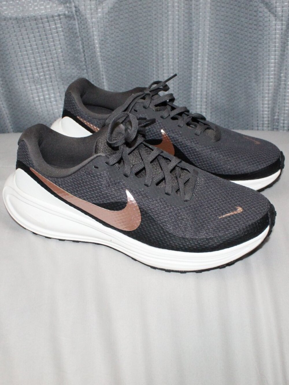 NWOT Women's Nike Revolution 8 Running Shoes Grey & Rose Gold Size 10